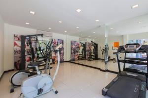 Fitness centrum a/nebo fitness zařízení v ubytování The Amazing Comfortable 2brs 2kms Walking Patong