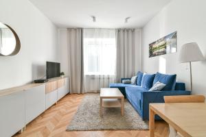 Televízia a/alebo spoločenská miestnosť v ubytovaní LTC - Apartments Piłsudskiego przy Bulwarze