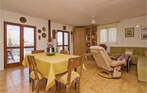 Imagen de la galería de Beautiful Apartment In Kanica With 2 Bedrooms And Wifi, en Sevid