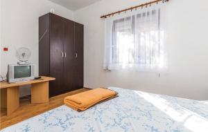 Postel nebo postele na pokoji v ubytování Three-Bedroom Holiday Home In Sikovo