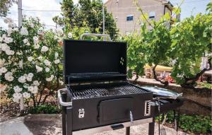 a black grill with a laptop on top of it at Awesome Apartment In Turanj With Kitchen in Turanj