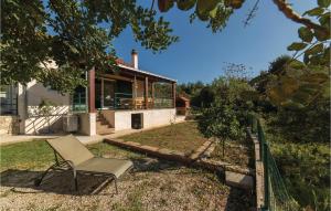 Κήπος έξω από το One-Bedroom Holiday Home In Drvenik Veli