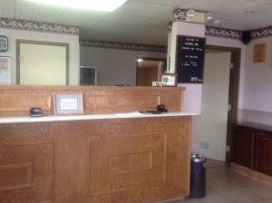 a waiting room with a counter and a mirror at HighWay Inn in Mocksville