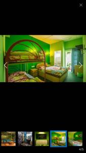 2 Bilder eines Schlafzimmers mit 2 Etagenbetten in der Unterkunft Rose Haven Hotel in Cameron Highlands