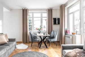 Posedenie v ubytovaní House'27