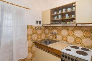 Kuchyňa alebo kuchynka v ubytovaní Apartment Tomisha + 8 fotografií