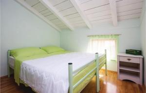 a bedroom with a bed and a window at Nice Home In Tribunj Sovlje With Kitchen in Sovlje