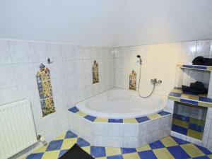 ห้องน้ำของ Spacious Apartment in Kaltenbach with Garage