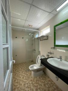 Phòng tắm tại Huy Hoàng Hotel