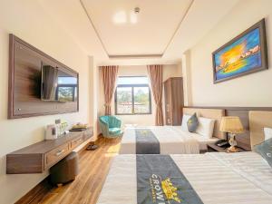 Voodi või voodid majutusasutuse Crown Dalat Hotel toas