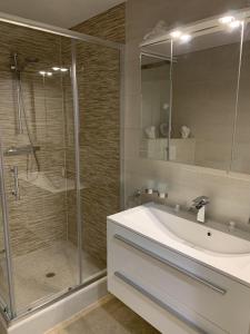 Łazienka w obiekcie Villa Emilia 8 PAX