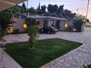 Vonkajšia záhrada v ubytovaní Spilios Apartment