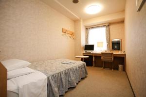 Postel nebo postele na pokoji v ubytování Narita U-City Hotel