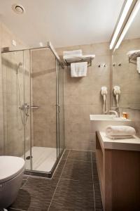 Koupelna v ubytování Kriti Hotel