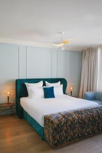 Postel nebo postele na pokoji v ubytování Hôtel Singulier Bordeaux - Boutique Hôtel & Spa Anne Semonin