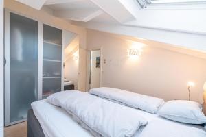 Postel nebo postele na pokoji v ubytování Haus La Rocca by Zermatt Premium Apartments
