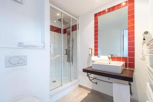 a bathroom with a sink and a shower at KYRIAD ROUEN NORD - Mont Saint Aignan in Mont-Saint-Aignan +34 photos