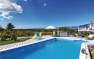 Swimmingpoolen hos eller tæt på Nice Home In Podgradina With 6 Bedrooms, Wifi And Outdoor Swimming Pool