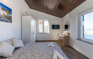 Cama ou camas em um quarto em Nice Apartment In Kraljevica With Kitchen