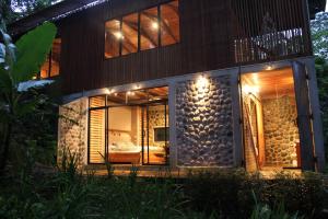 Aed väljaspool majutusasutust Hamadryade Lodge