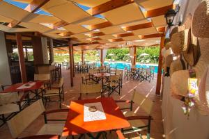 Bazén v ubytování Hotel Peli nebo v jeho okolí
