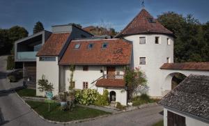 a large white house with a turret at Der alte Torturm in Berg bei Rohrbach