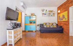 Posezení v ubytování 2 Bedroom Cozy Home In Zrnovnica