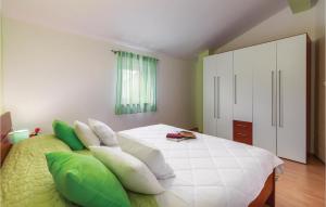 Postel nebo postele na pokoji v ubytování Holiday Home Barban 53