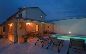 Bazén v ubytování Holiday Home Barban 53 nebo v jeho okolí