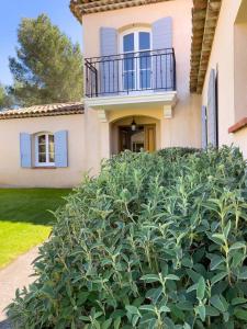 a large bush in front of a house at Ma villa en Provence villa de standing et piscine Domaine de Pont-Royal in Mallemort