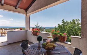 Μπαλκόνι ή βεράντα στο Two-Bedroom Apartment In Peruski