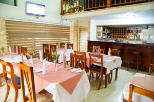 Ảnh trong thư viện ảnh của Sam's Cottage Hotel ở Greenhill