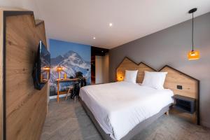 Postel nebo postele na pokoji v ubytování Hotel Base Camp Lodge - Les 2 Alpes