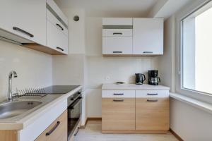 Kuchyňa alebo kuchynka v ubytovaní Comfort Apartments Gdynia Centrum