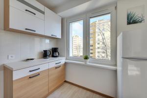 Kuchyňa alebo kuchynka v ubytovaní Comfort Apartments Gdynia Centrum