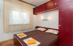 Posteľ alebo postele v izbe v ubytovaní Two-Bedroom Holiday Home In Premantura