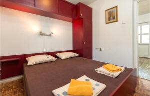 Posteľ alebo postele v izbe v ubytovaní Two-Bedroom Holiday Home In Premantura