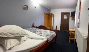 Postel nebo postele na pokoji v ubytování Pensiunea Gaiu
