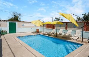 Bazén v ubytovaní Three-Bedroom Holiday Home 0 In Zminj alebo v jeho blízkosti