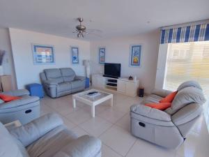 a living room with two couches and a tv at Luxury 4 bedroom apartment in Margate