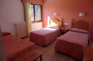 A bed or beds in a room at Pension Malida