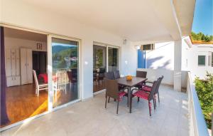 Balkón nebo terasa v ubytování Two-Bedroom Apartment In Blace