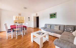 Posezení v ubytování Two-Bedroom Apartment In Blace + 16 fotografií