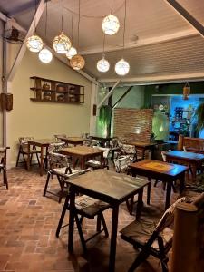 ห้องอาหารหรือที่รับประทานอาหารของ Pousada Aquarela Do Brasil