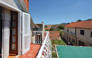 Balkón nebo terasa v ubytování Three-Bedroom Apartment With A Fireplace In Stari Grad + 18 fotografií
