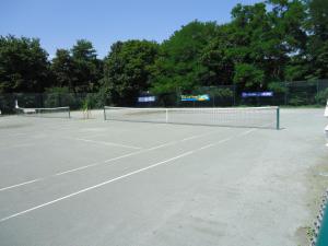 Tennis och/eller squashbanor vid eller i närheten av Sportpark Jürgen Fassbender