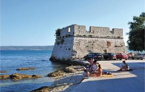 Foto da galeria de Stunning Apartment In Kastel Stafilic With House Sea View em Kaštela