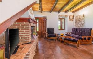 O zonă de relaxare la Amazing Home In Labin With 3 Bedrooms, Wifi And Outdoor Swimming Pool