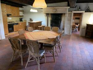 Kuchyňa alebo kuchynka v ubytovaní Les maisons vigneronnes