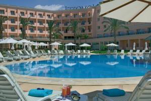 Бассейн в Novotel Cairo 6th Of October или поблизости